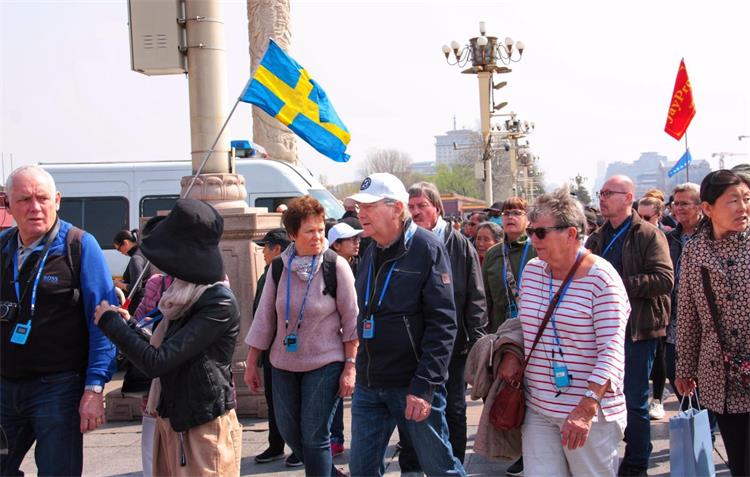 Tourists using the wireless tour guide system Simsiz Tur Kılavuzu Sistemi Mikrofon Süssüz Konfrans üçün(图10)